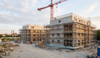 Zwei Mehrfamilienhäuser im Bau in München
